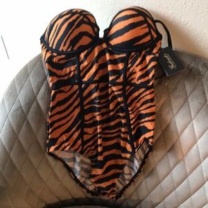 New Bondi Heat U/wire one piece swimsuit size S